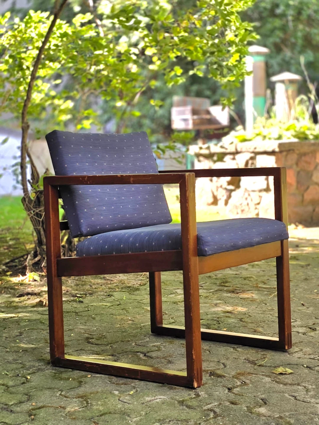 Pair of Brunswick Mfg. Co. Ltd. Armchairs - photo 4