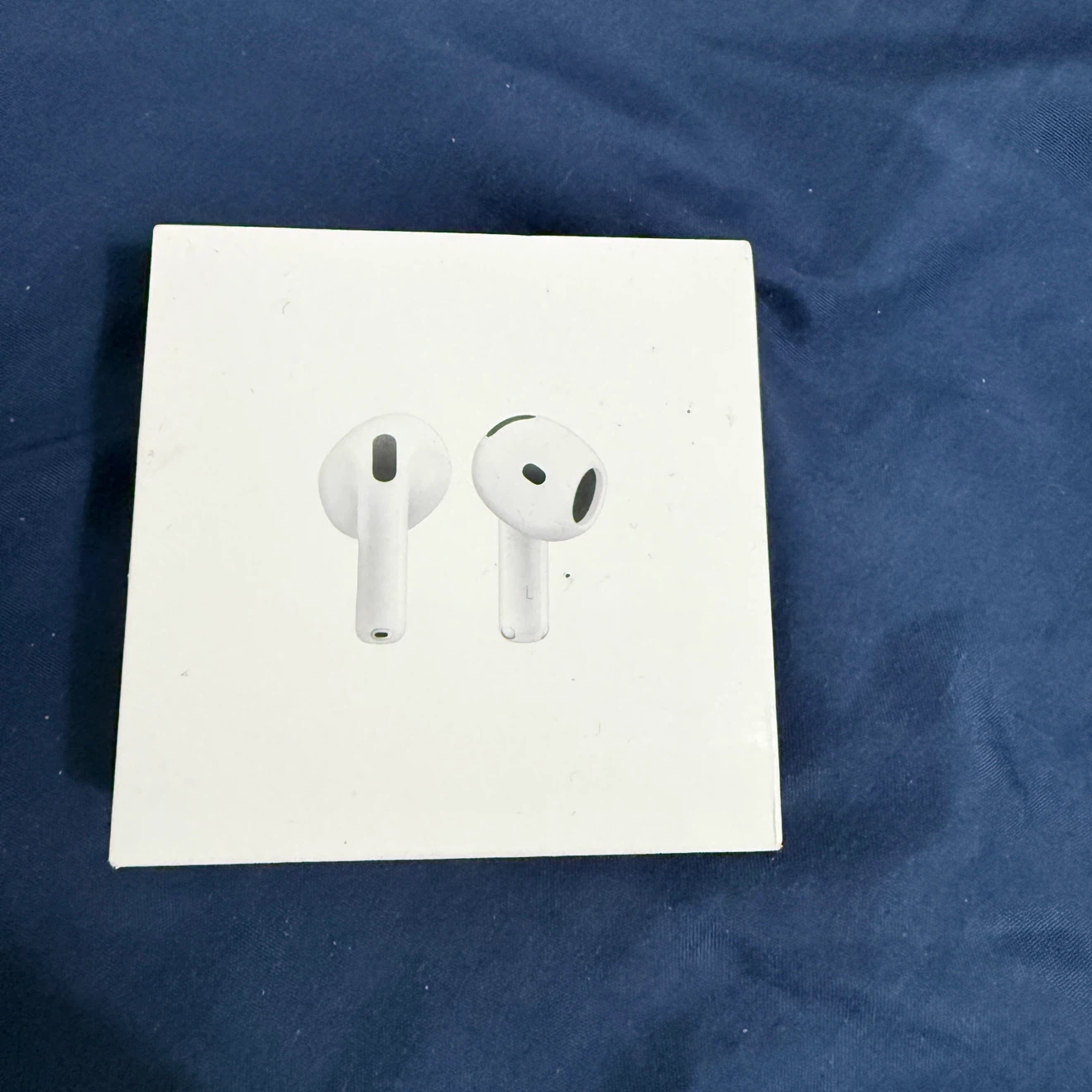 Apple AirPods 4 with Charging Case