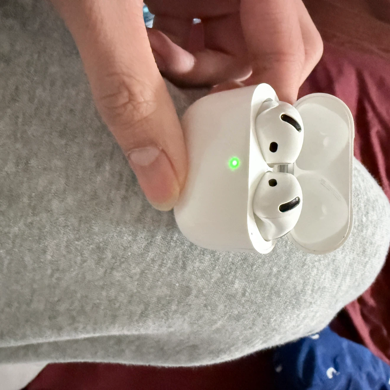 Apple AirPods 4 with Charging Case - photo 4