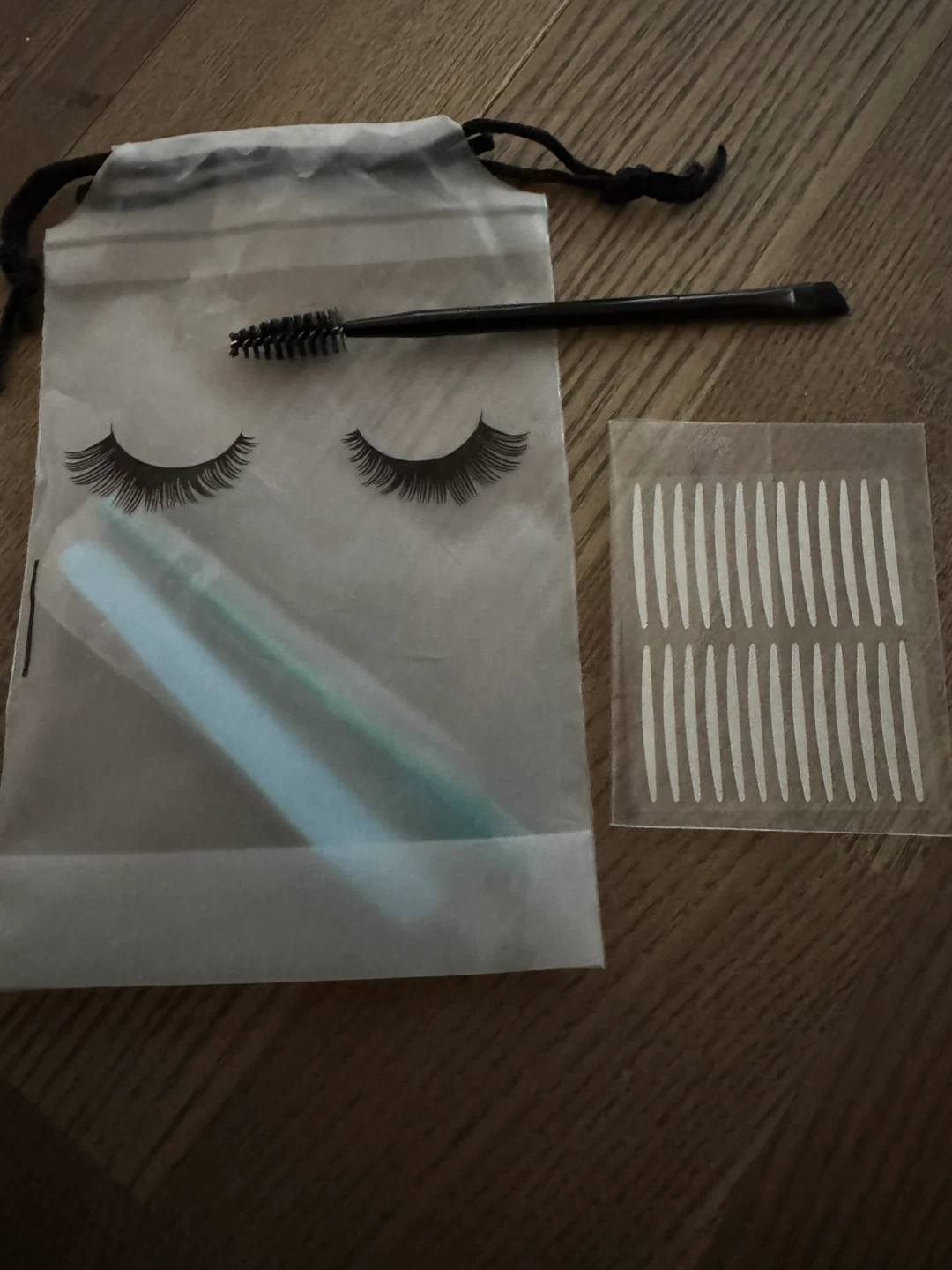 Eyelid Lift Tape + Eyelash Bundle