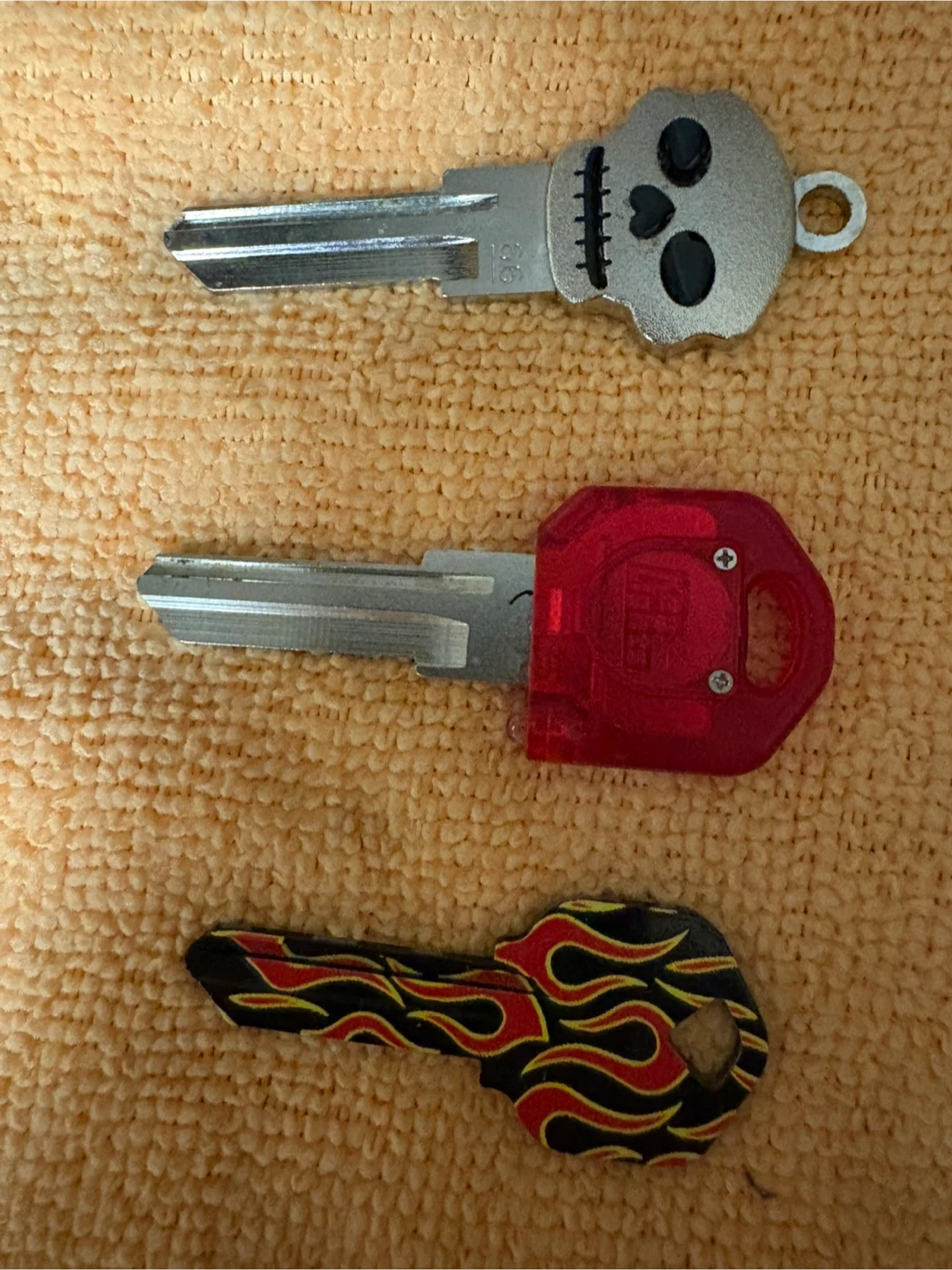 Assorted Keychains and Novelty Tools Bundle - photo 4