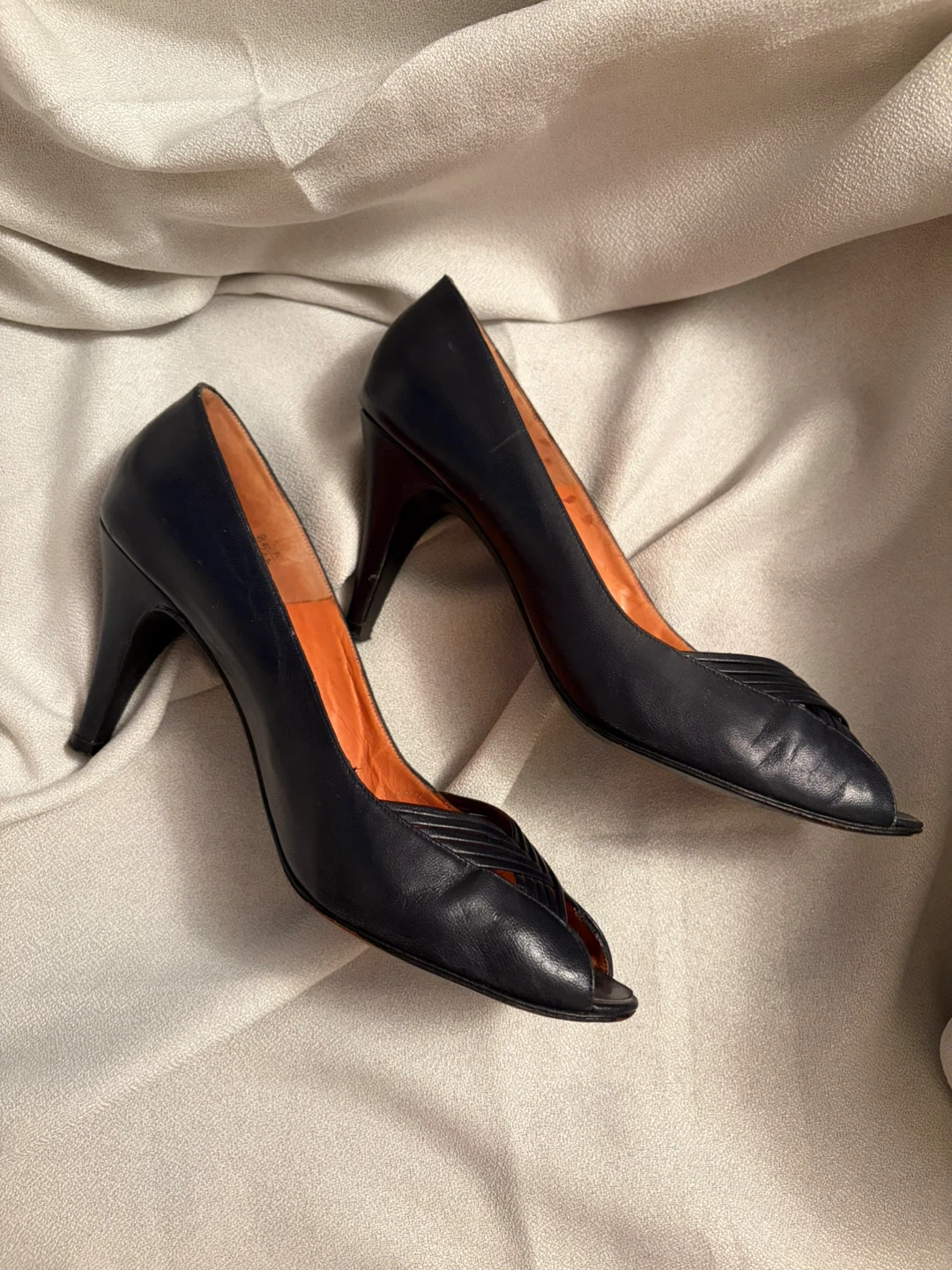 La Vallee Navy Leather Peep Toe - photo 5