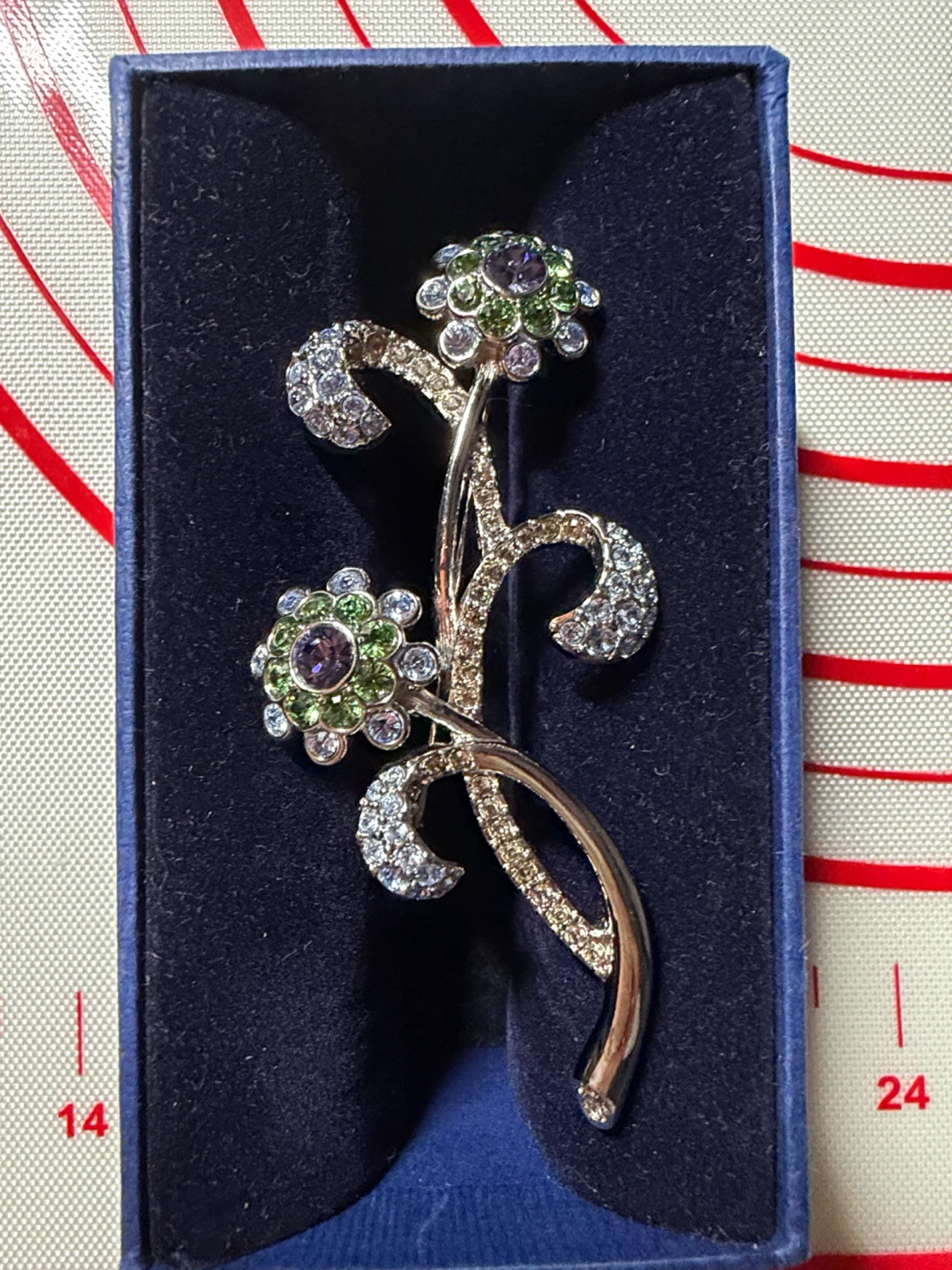 Vintage Swarovski Rare Floral Crystal Brooch - photo 5