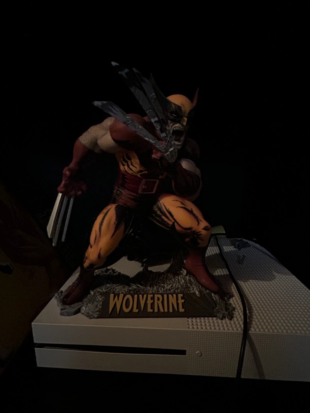Wolverine figure, comic and mini card - photo 3