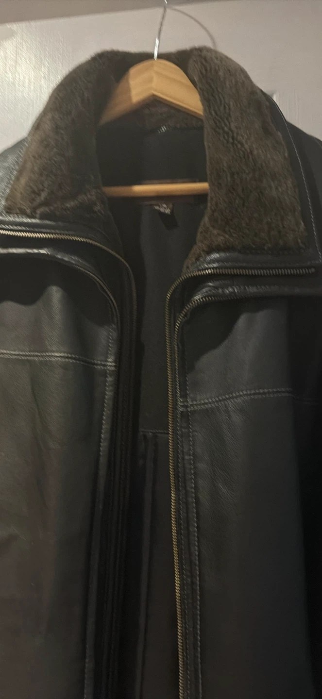Danier Men's Black Leather Jacket - photo 2