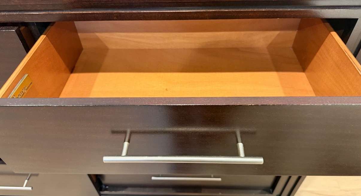 2 Dressers+ 2 Nightstands – Dark Wood Bedroom Set - photo 5