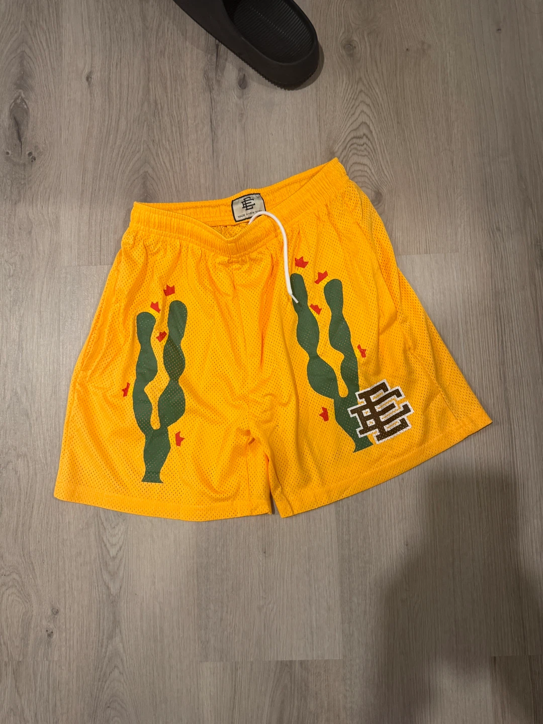 EE shorts no bag medium