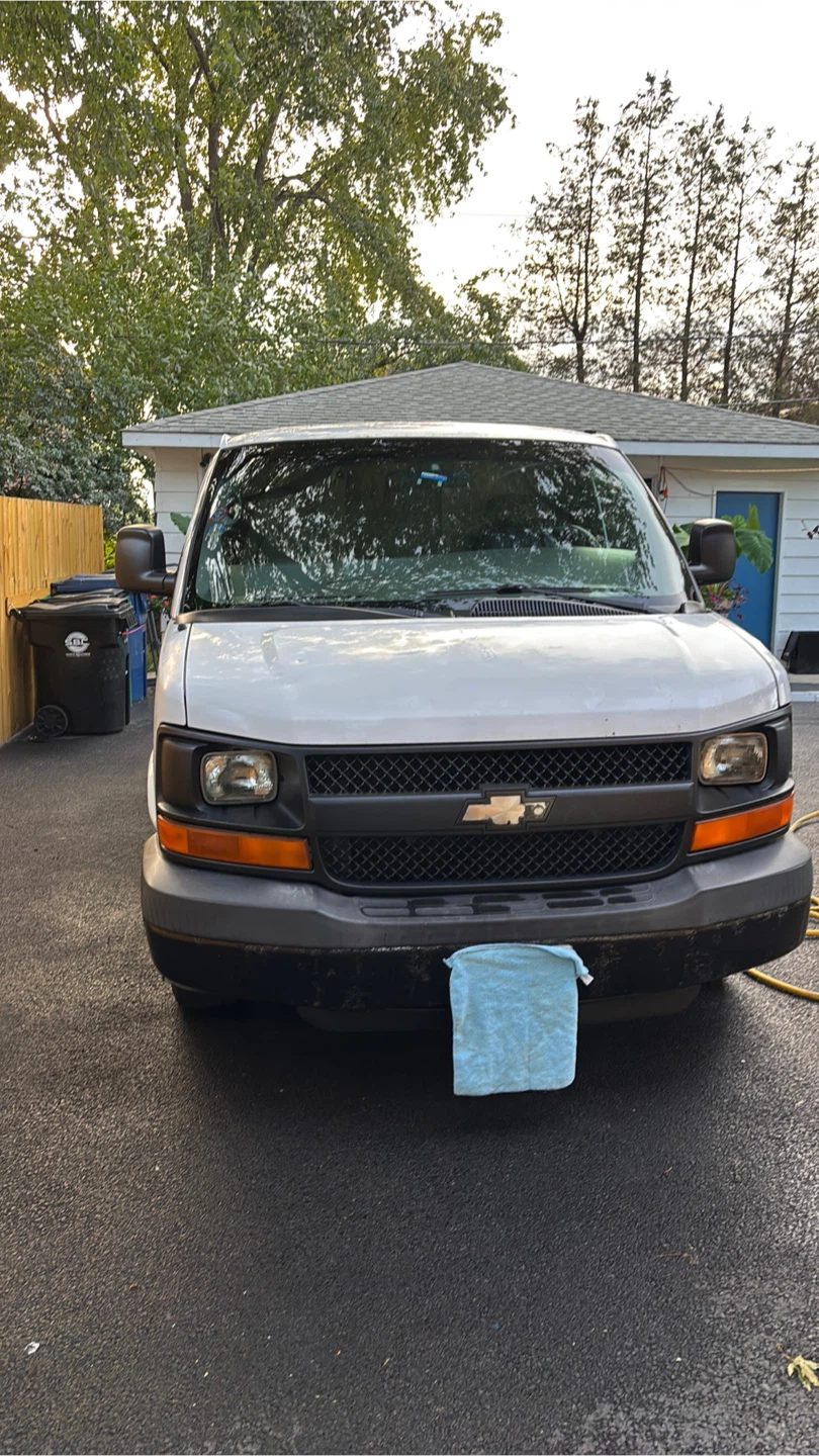 Chevrolet Express Cargo Van - photo 4