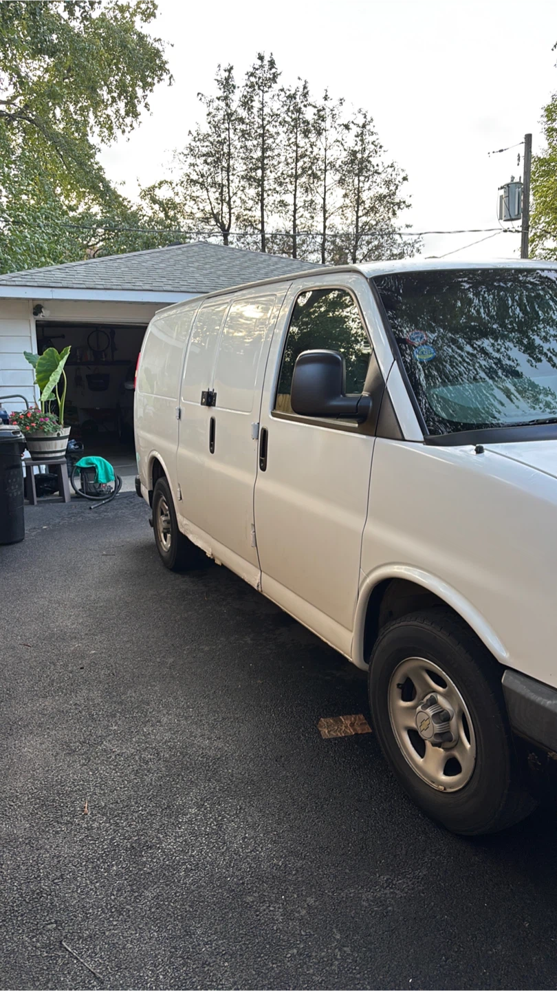 Chevrolet Express Cargo Van - photo 5