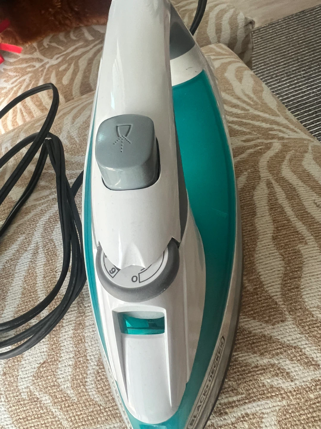 Black+Decker Steam Iron(moving out sale) - photo 2