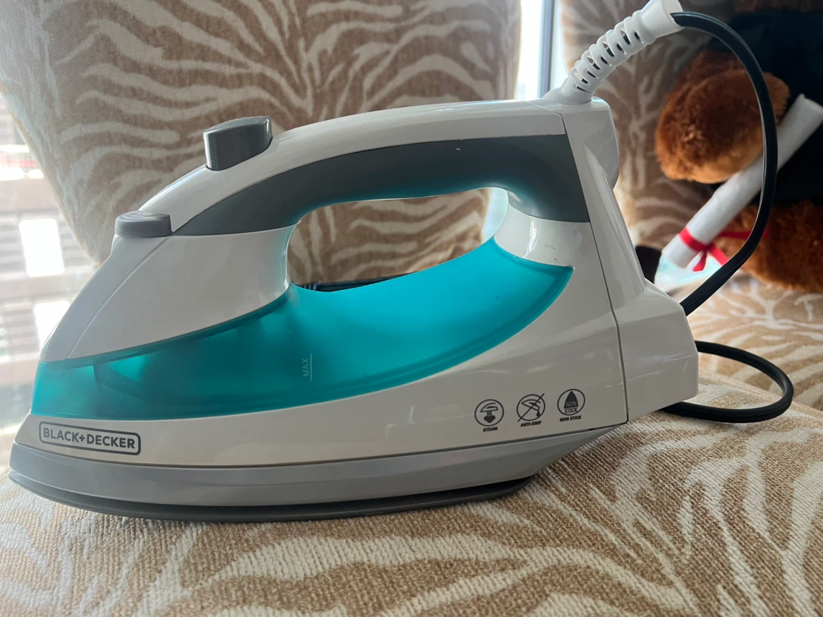 Black+Decker Steam Iron(moving out sale) - photo 3