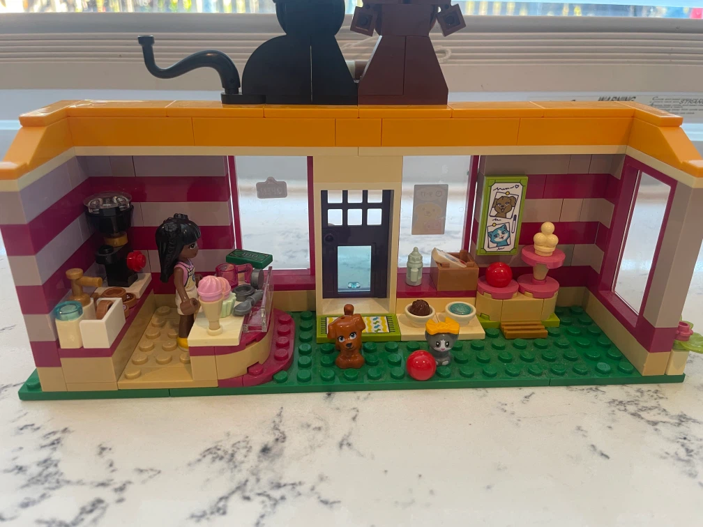 LEGO Friends Pet Adoption Cafe - photo 2
