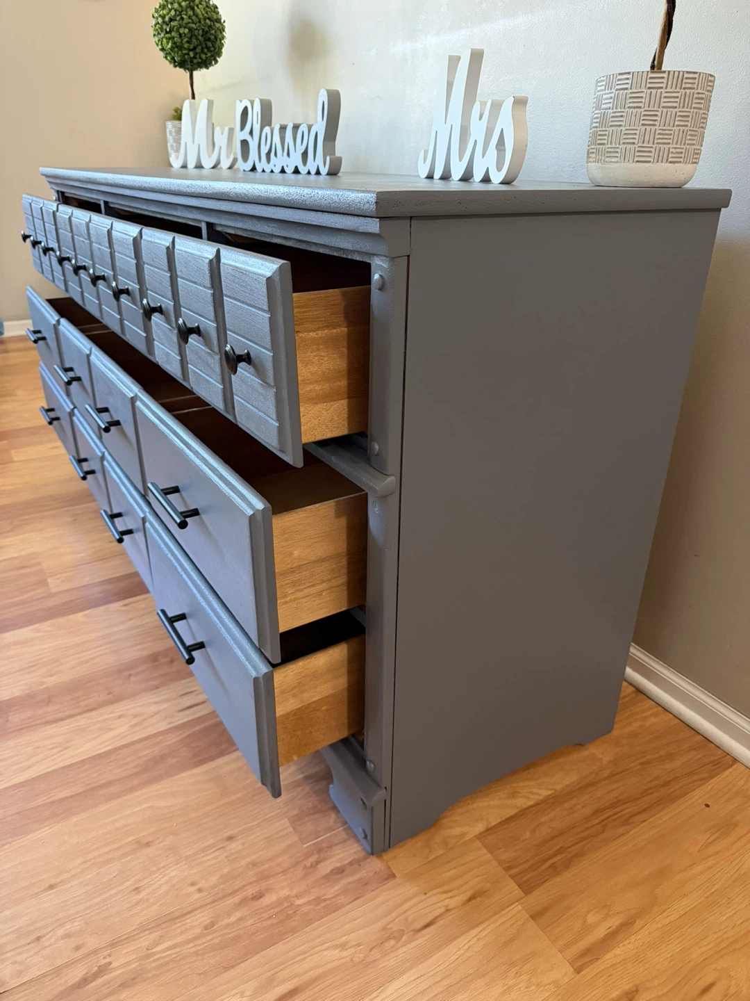 ✨🩶Beautiful solid dresser🩶✨ - photo 3
