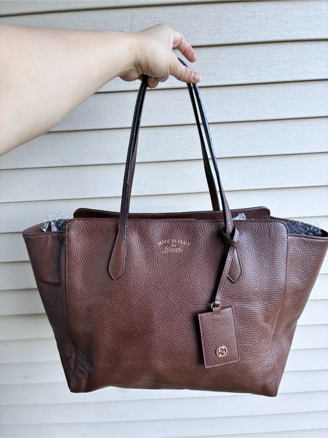 Gucci swing tote ( like new ) authentic
