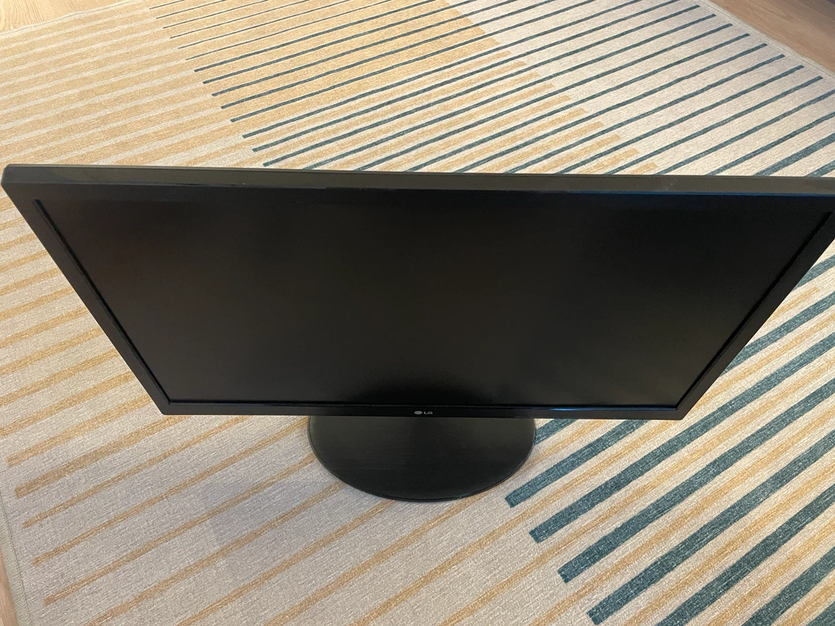 LG Monitor Black - photo 2