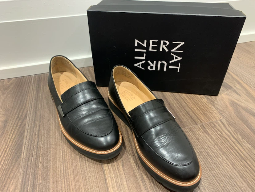 Naturalizer Woman’s Black Loafer