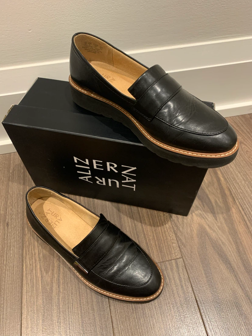 Naturalizer Woman’s Black Loafer - photo 2