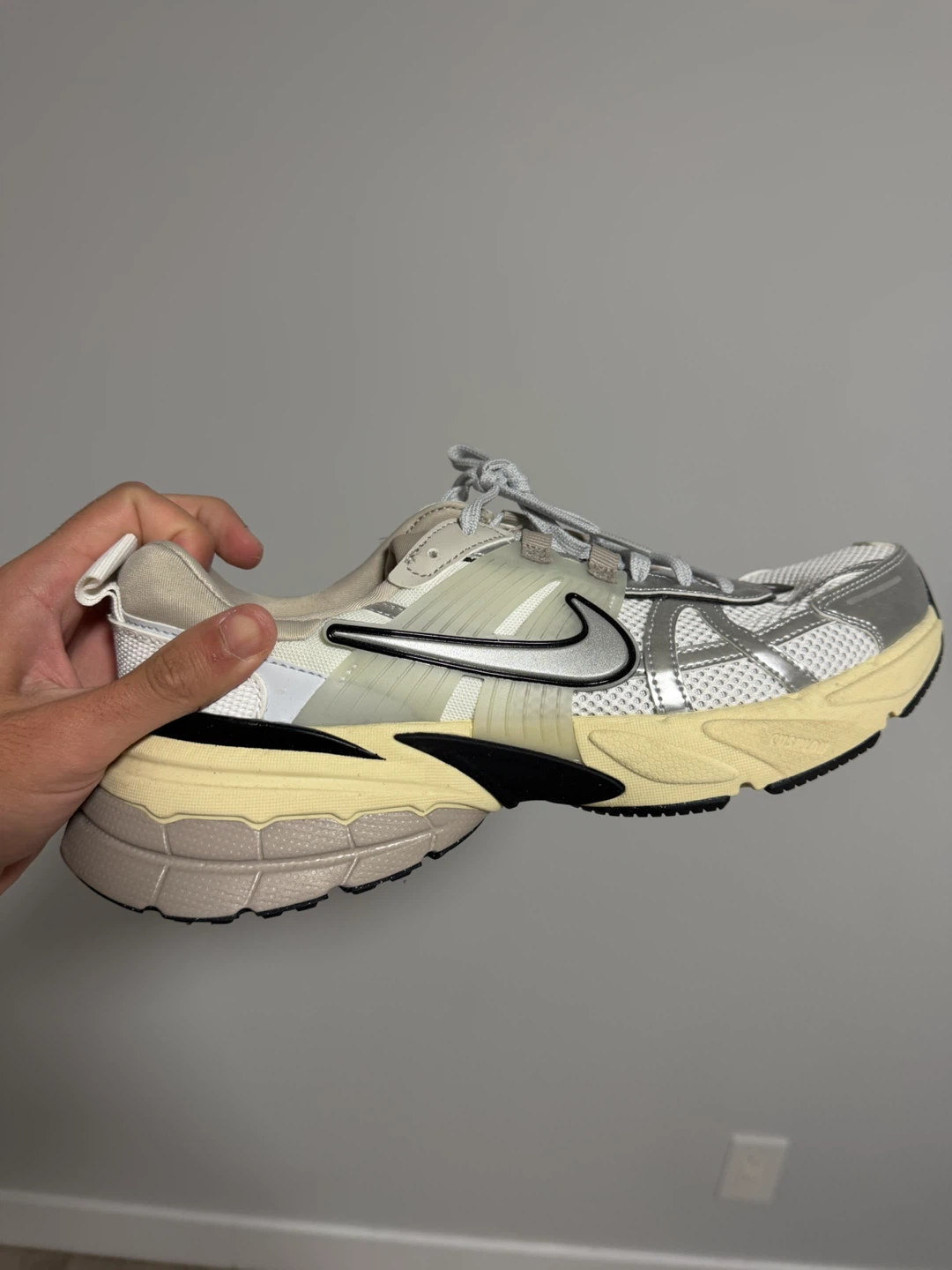 Nike V2K Run sneakers men size 10