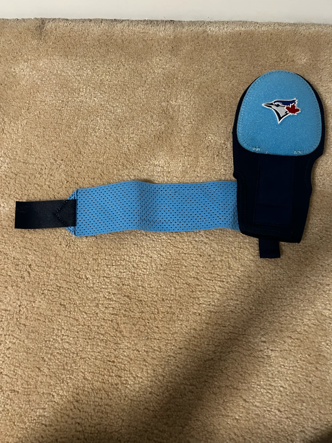 Toronto Blue Jays sliding mitt - photo 5