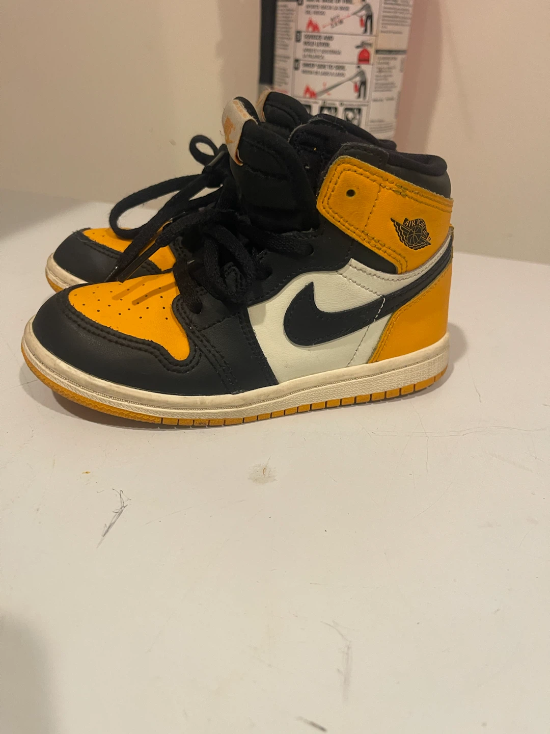 Nike Air Jordan 1 Yellow and Black - photo 4