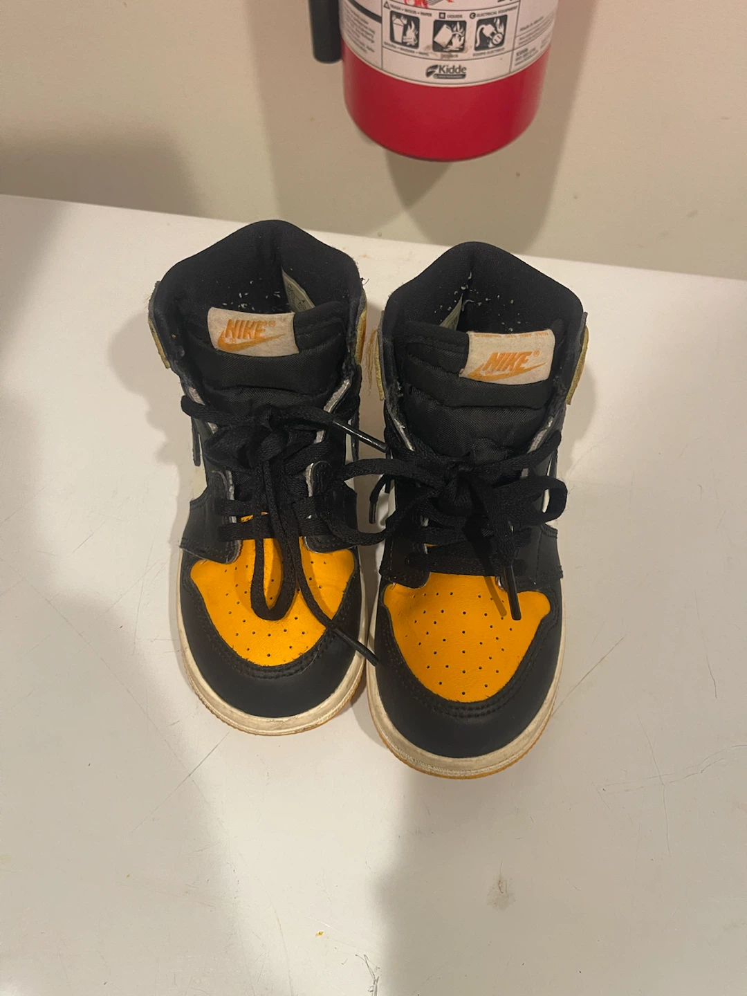 Nike Air Jordan 1 Yellow and Black - photo 5