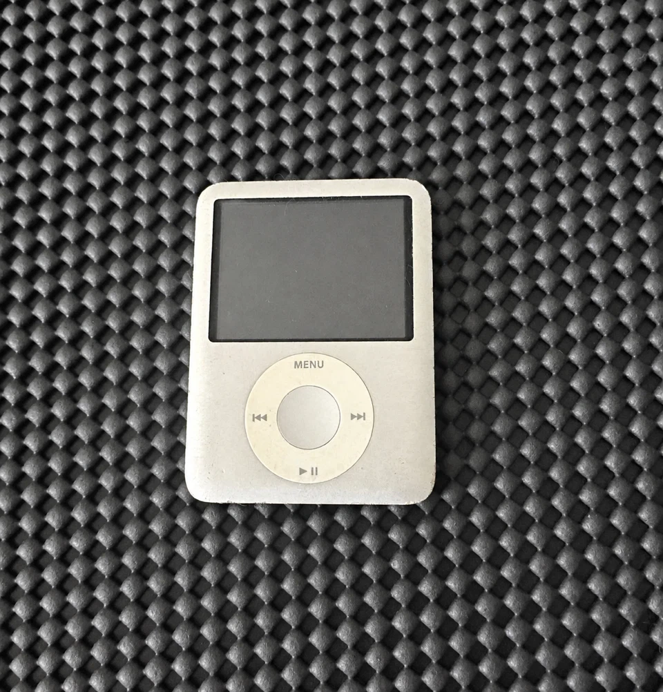 Vintage Apple iPod Nano 3rd Generation / Vintage Apple iPod - photo 2