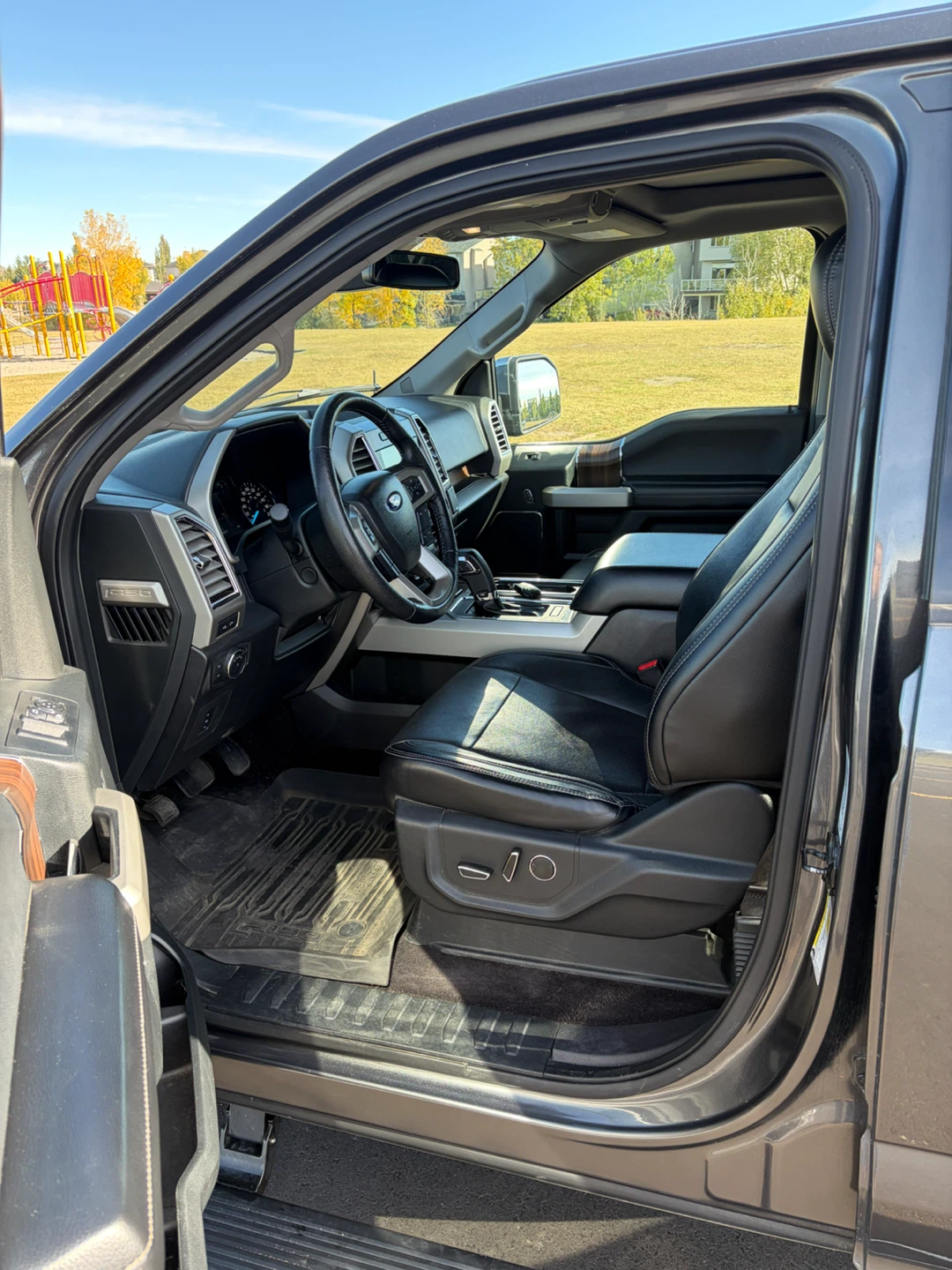 2016 F‑150 Lariat 5.0 V8 FX4 Immaculate - photo 3