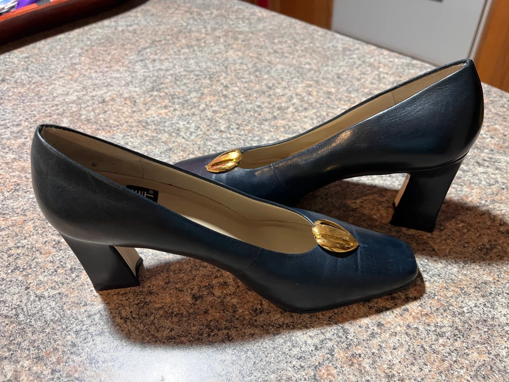 Nine West leather Navy Blue Pumps Size 7M - photo 4