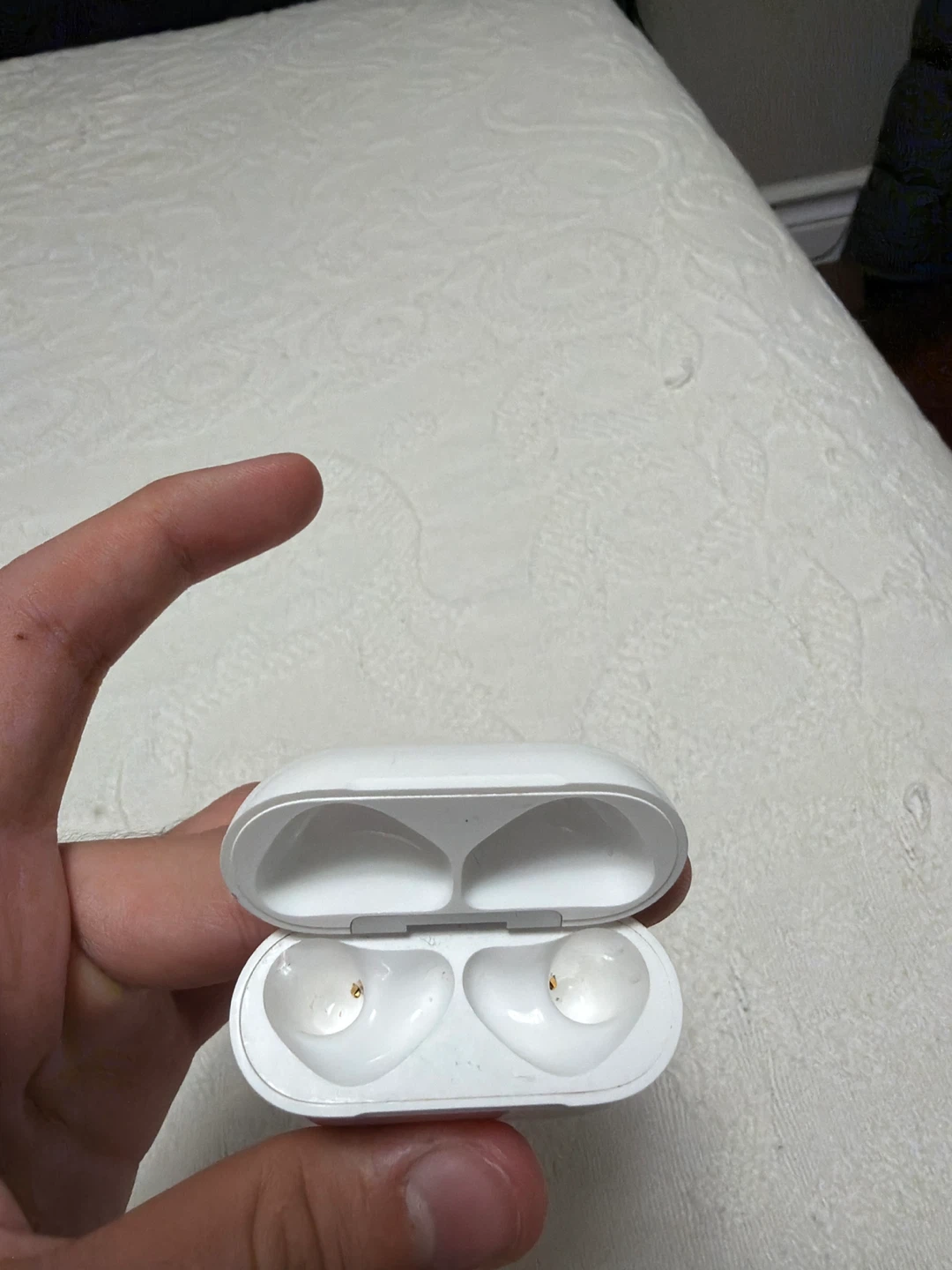 airpods CASE ONLY - photo 3