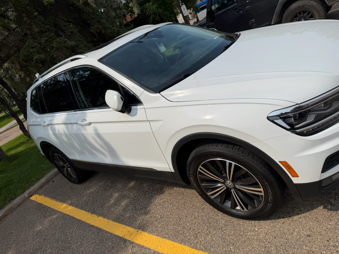 Volkswagen Tiguan Premium Limited 2020 - photo 2
