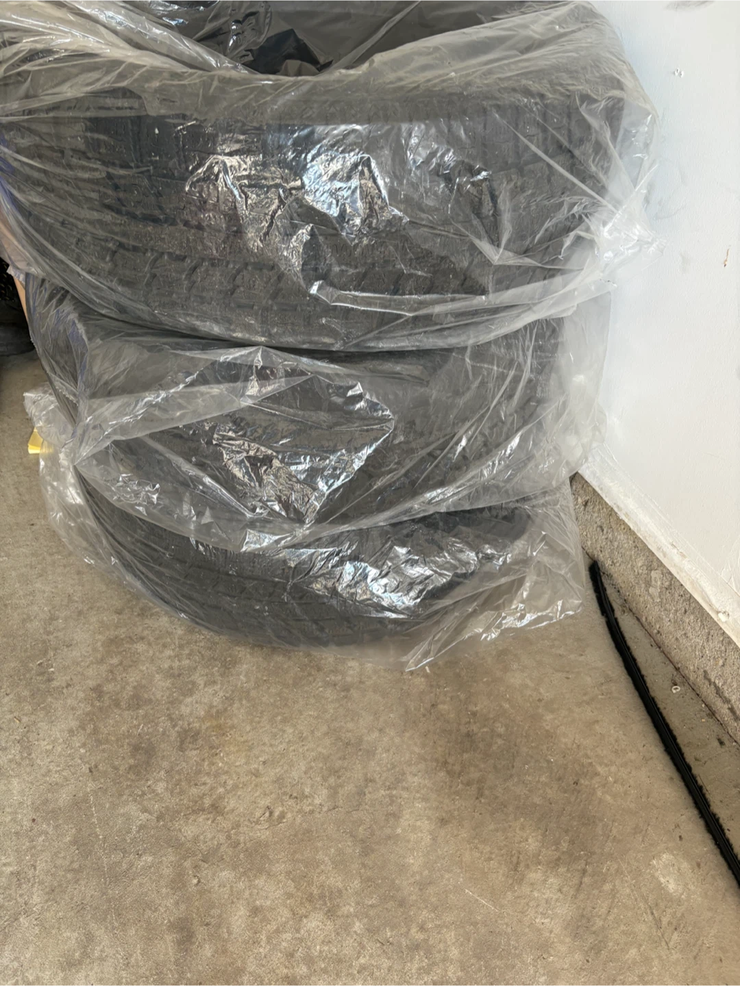 Set of 3 Toyo Observe GSi-5 Winter Tires 235/60R18 - photo 4