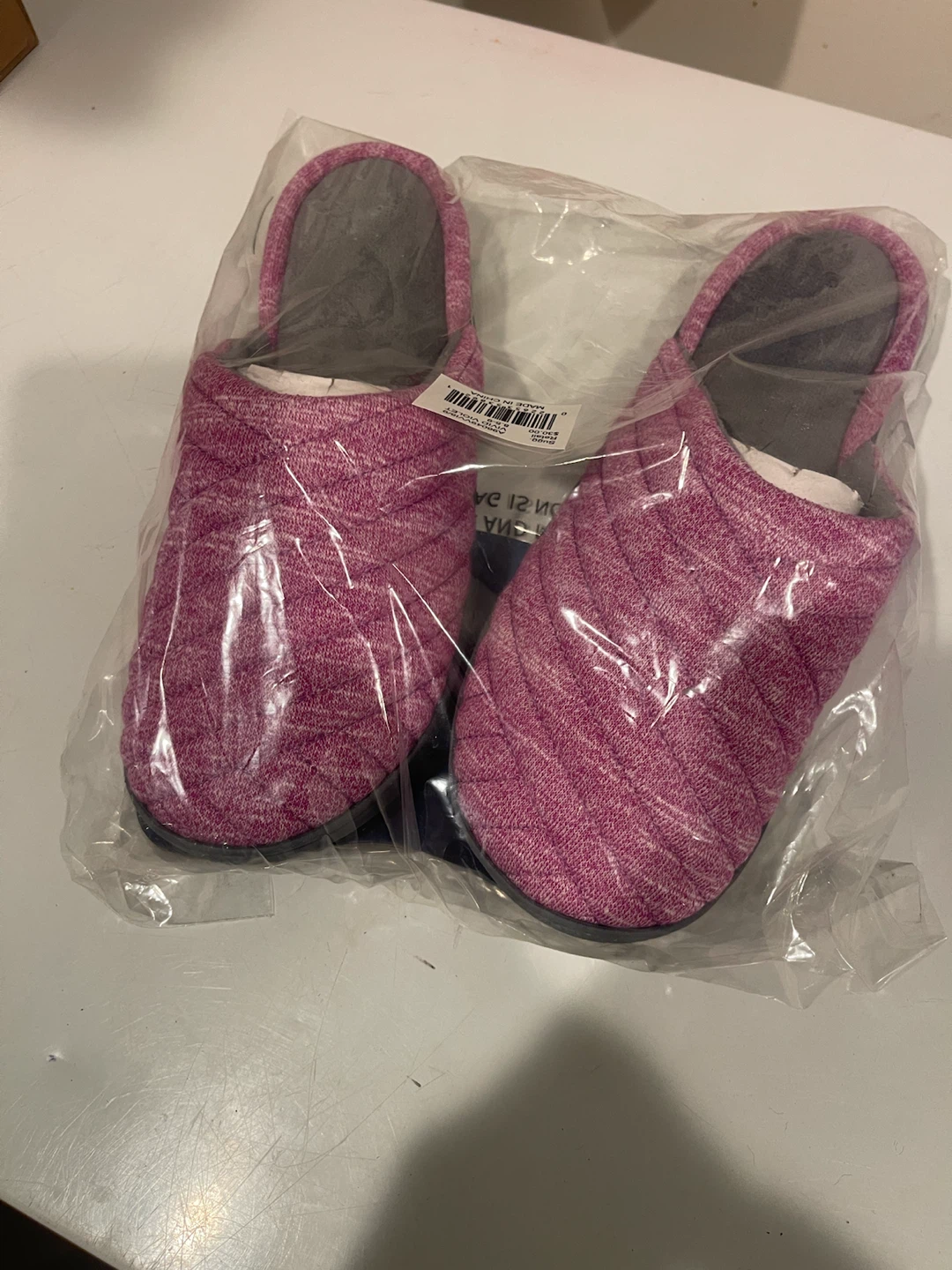 Isotoner Slippers Vivid Violet Size 8.5-9