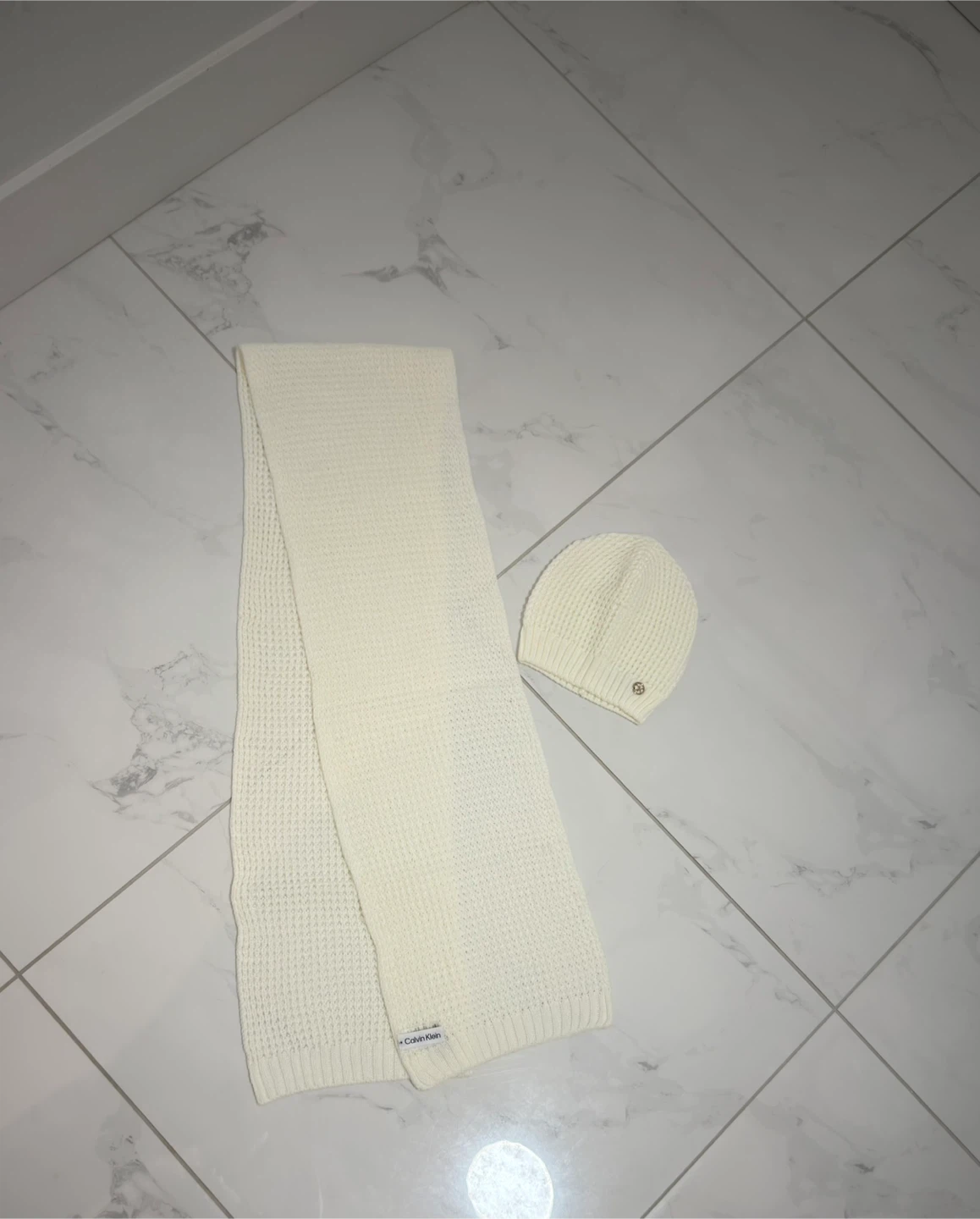 Calvin Klein Cream Knit Scarf and Beanie Set - photo 2