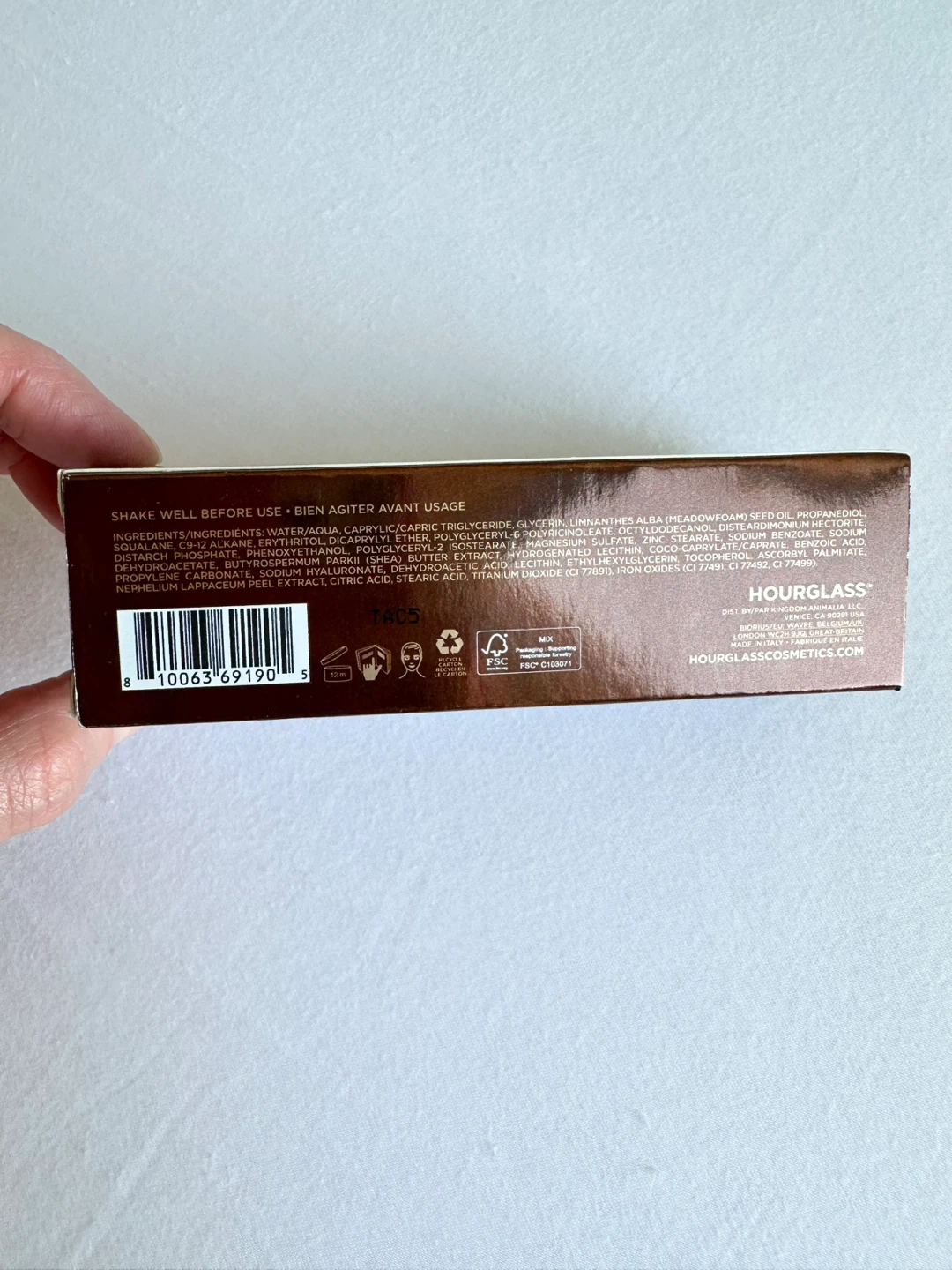 🆕 Hourglass Veil Hydrating Skin Tint - Shade 3 - photo 4