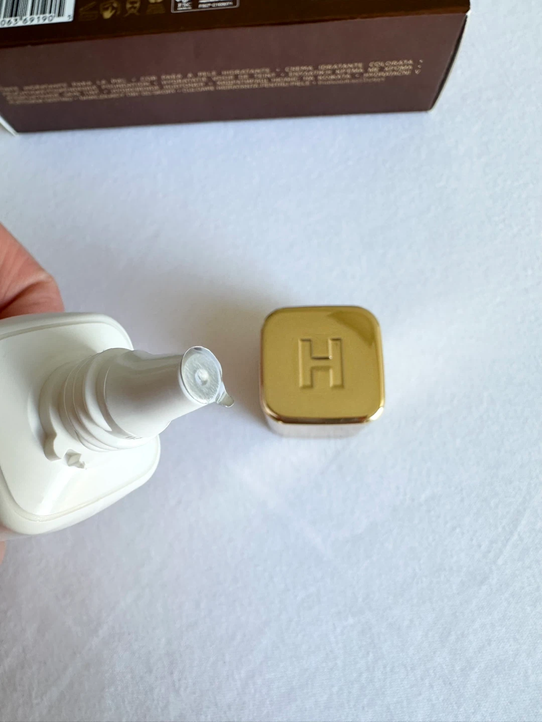 🆕 Hourglass Veil Hydrating Skin Tint - Shade 3 - photo 5