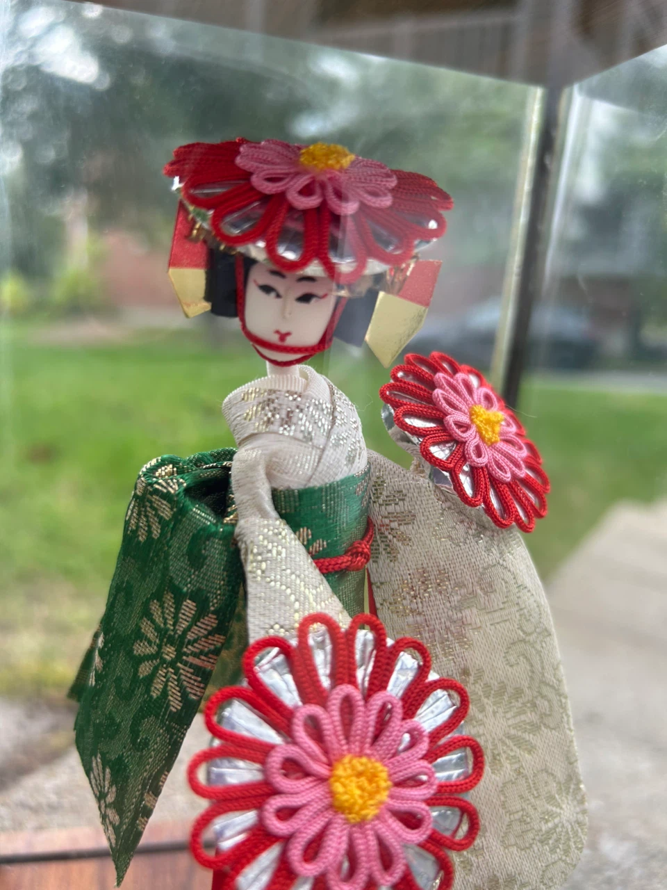Vintage Japanese Geisha Doll in Glass Display Case - photo 2