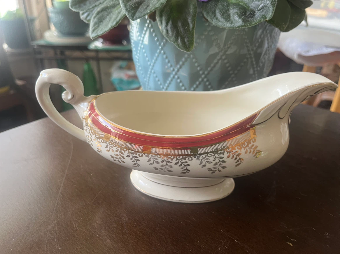 Vintage Porcelain Gravy Boat- Myott Son & Co. Royalty - photo 2
