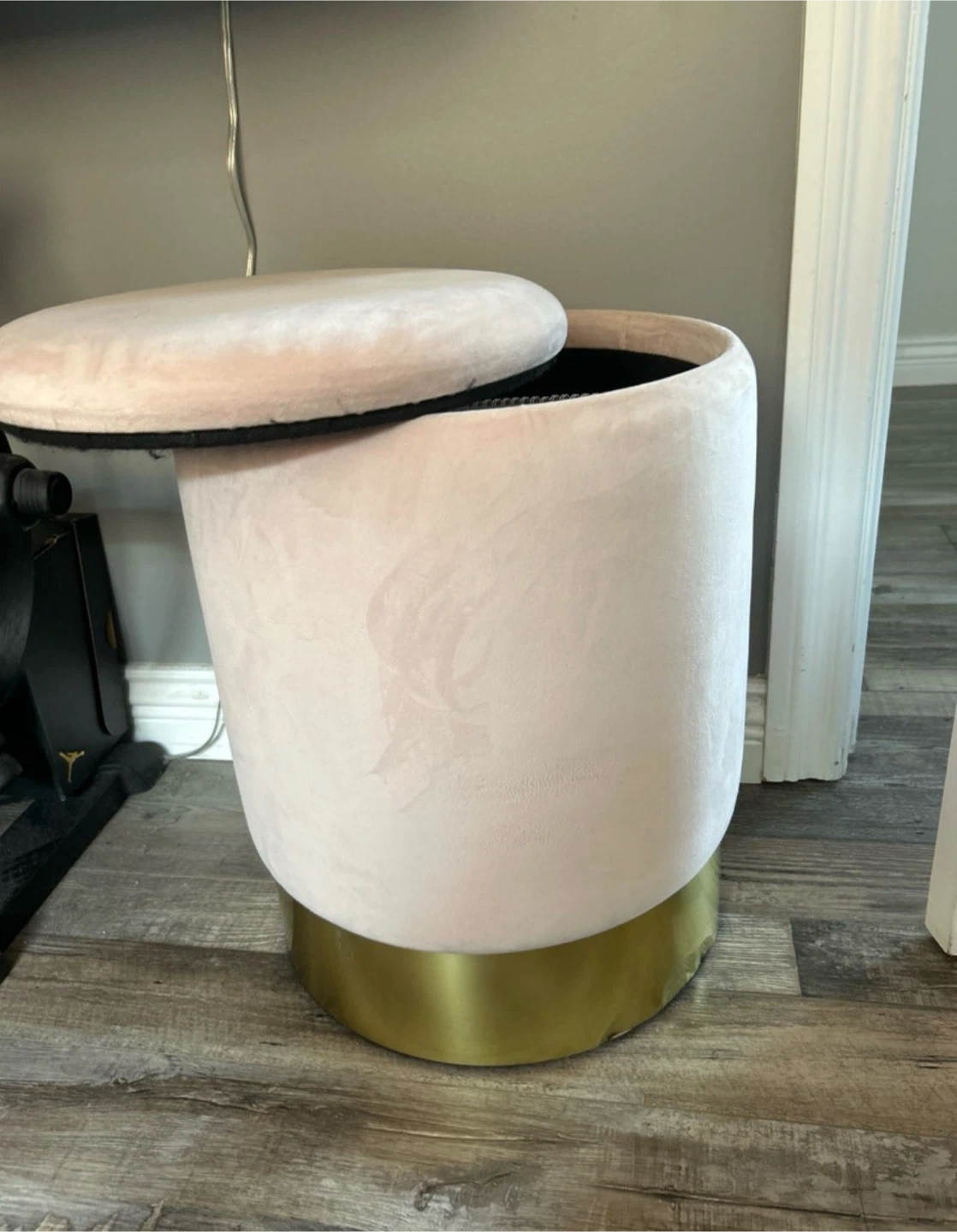 Pink Velvet Storage Booth - photo 2