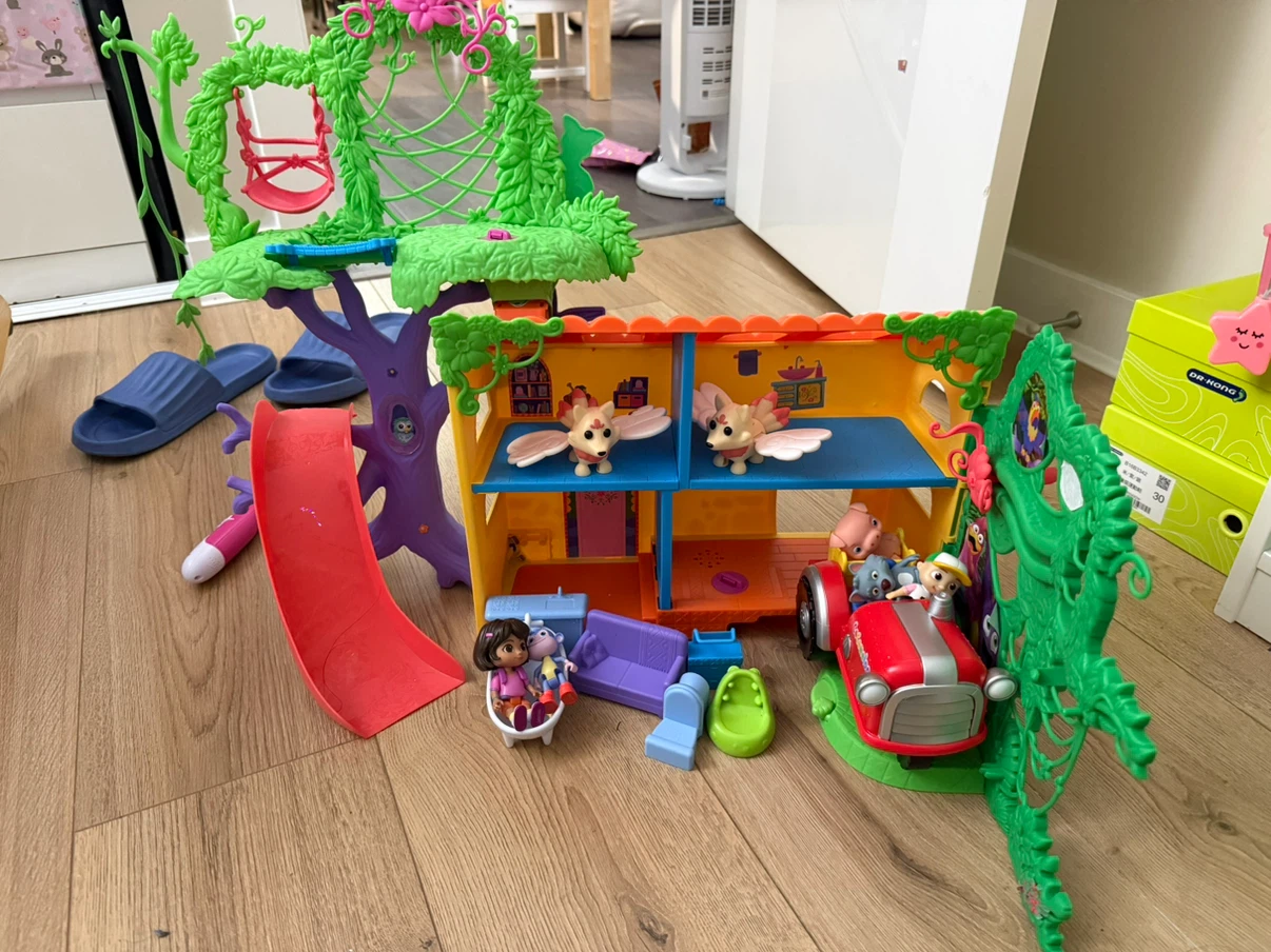 Dora and Friends Treehouse Playset