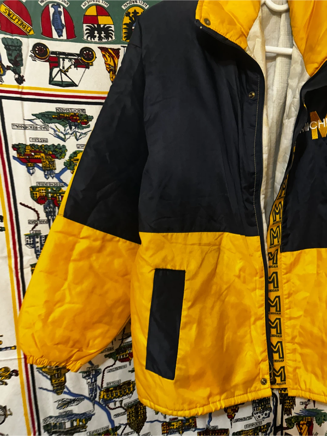 90s Michigan Wolverines Puffer Jacket Made in England - photo 2