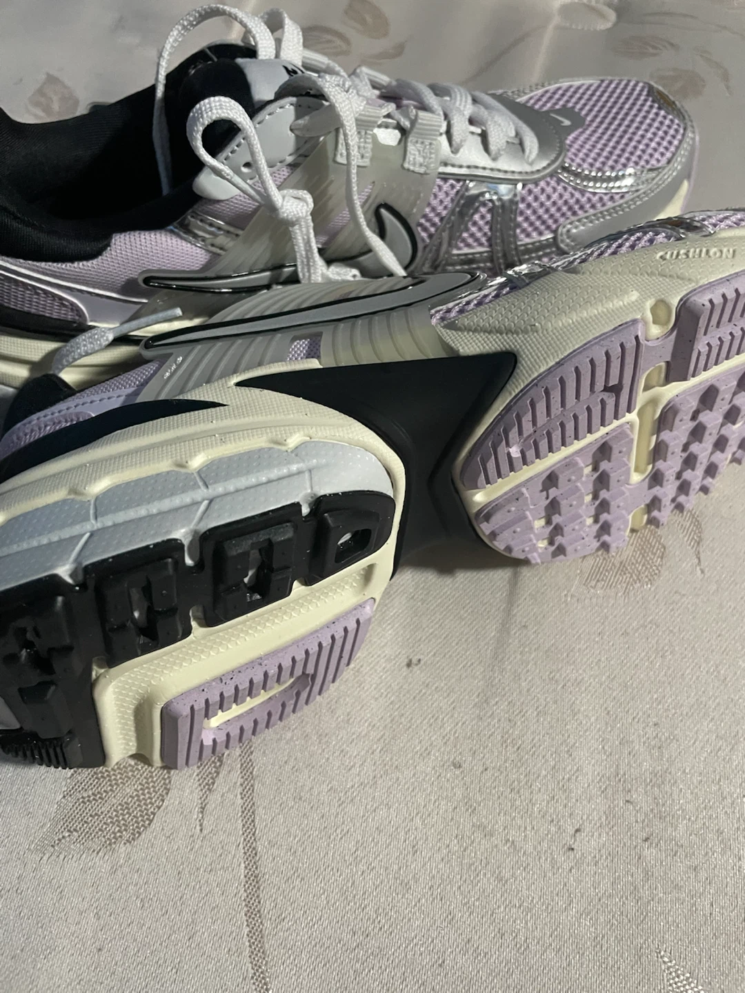 Nike V2K Run Shoes - photo 2