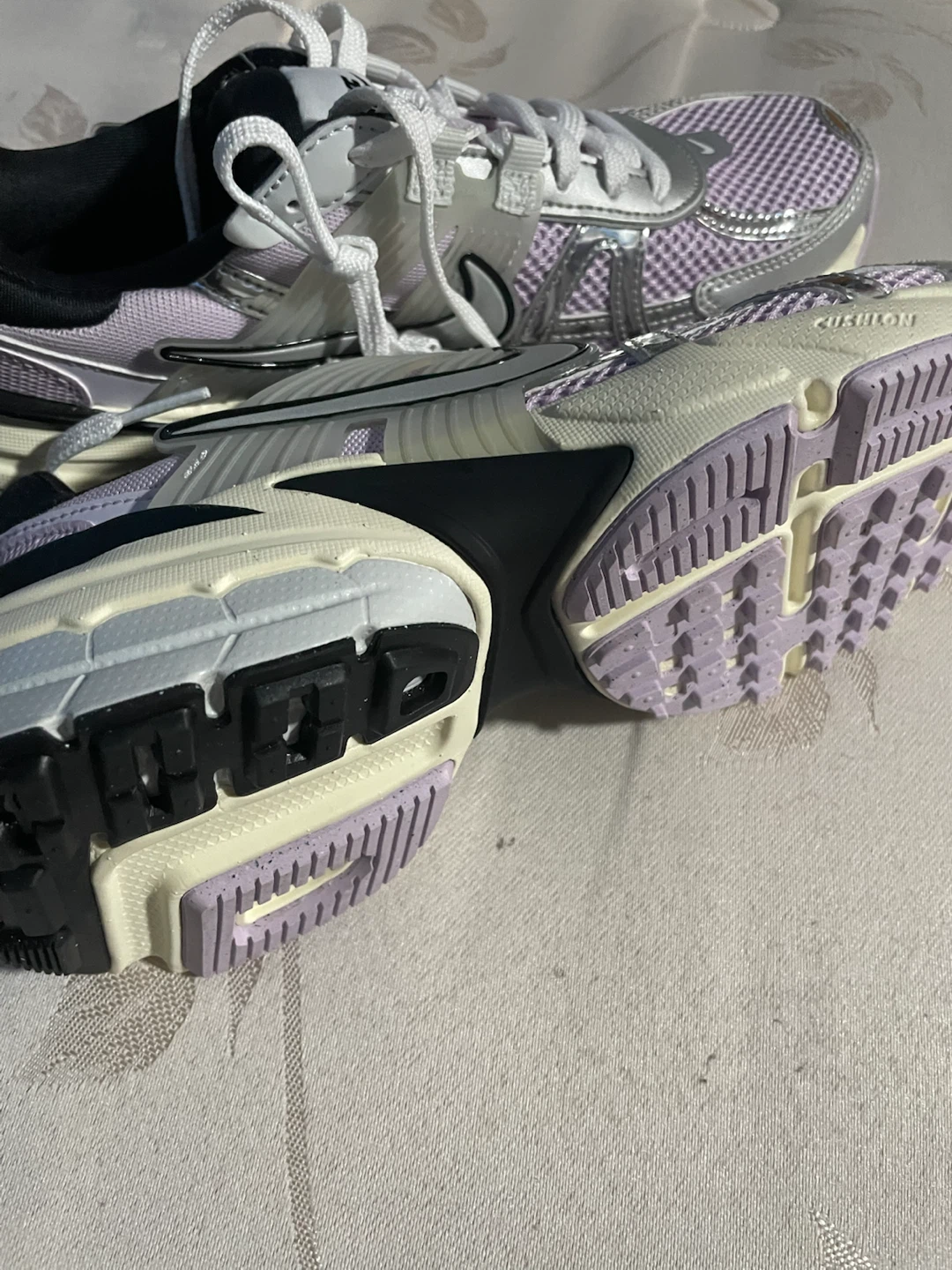 Nike V2K Run Shoes - photo 3