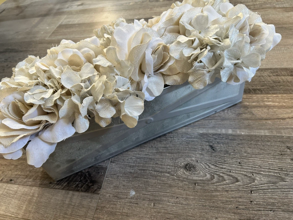 Set of Two Metal Floral Planters - photo 2