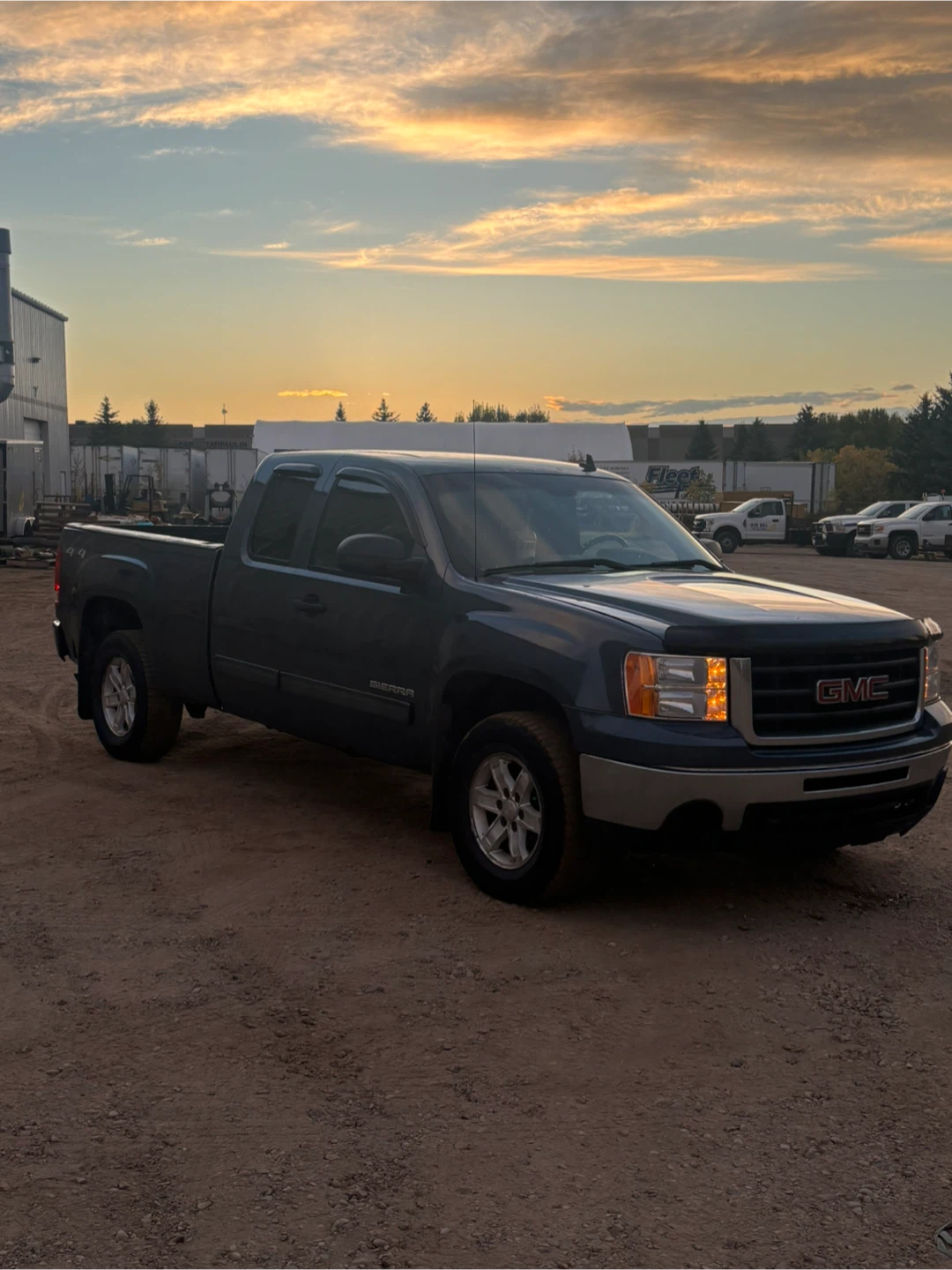 2010 GMC Sierra SLE 4x4 - photo 2