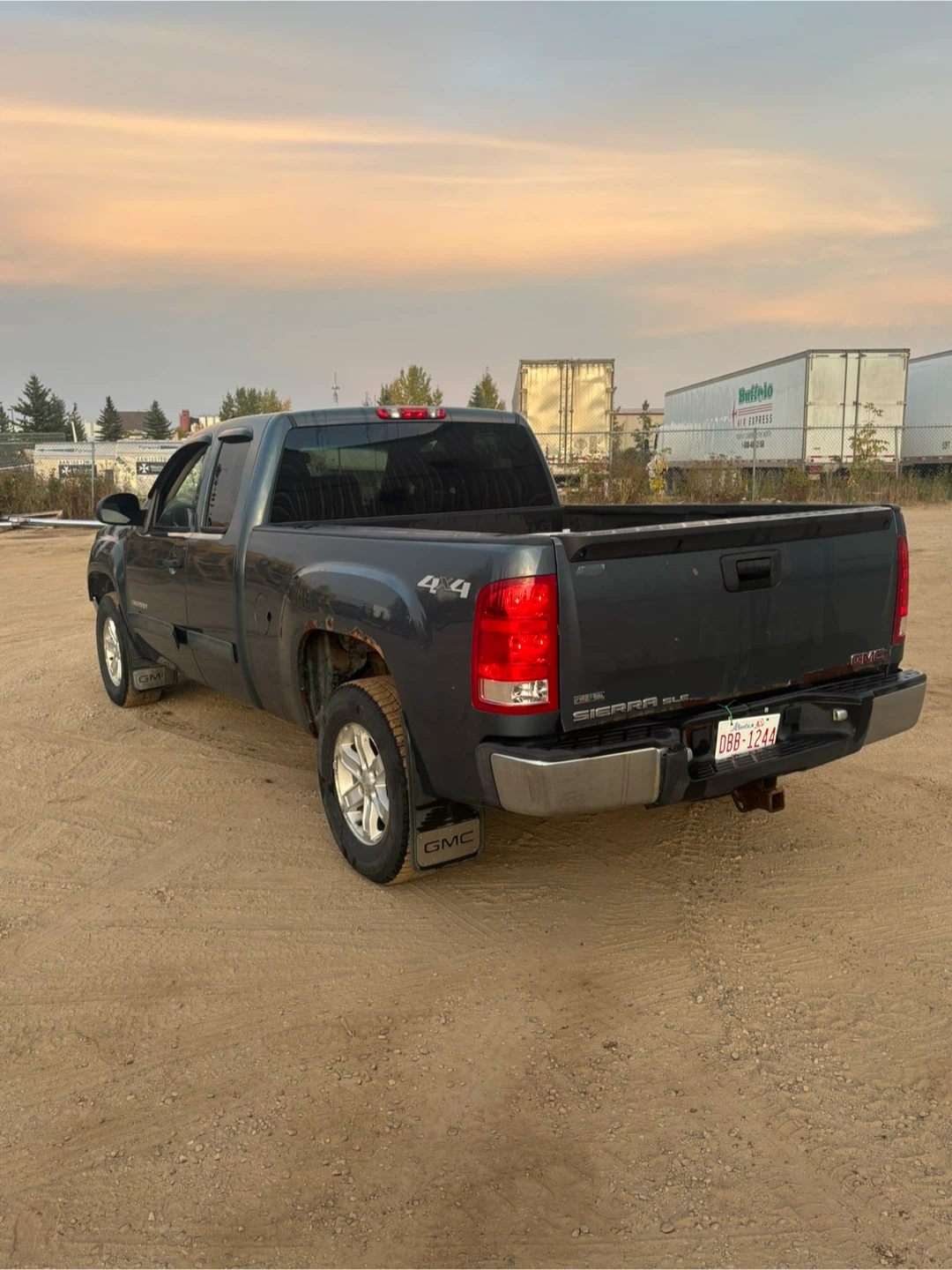2010 GMC Sierra SLE 4x4 - photo 3