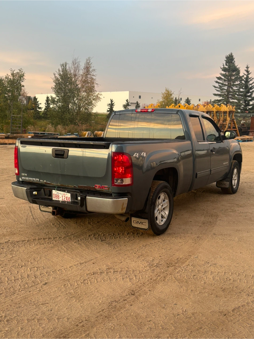 2010 GMC Sierra SLE 4x4 - photo 4