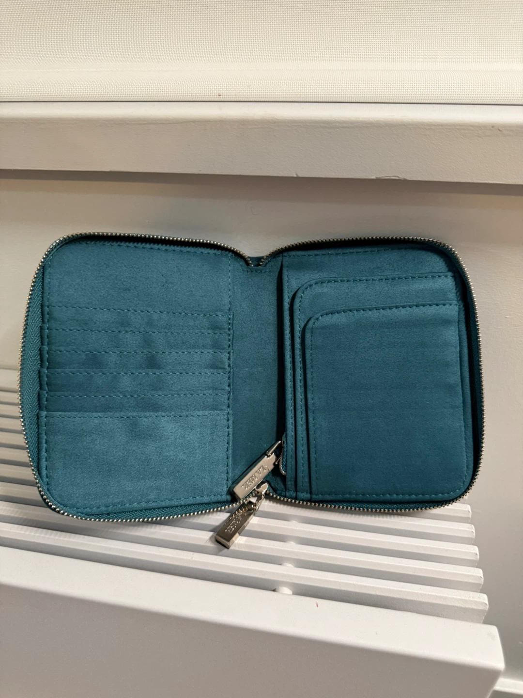 La Mer Zip Card Holder / Travel Wallet – Like New - photo 2