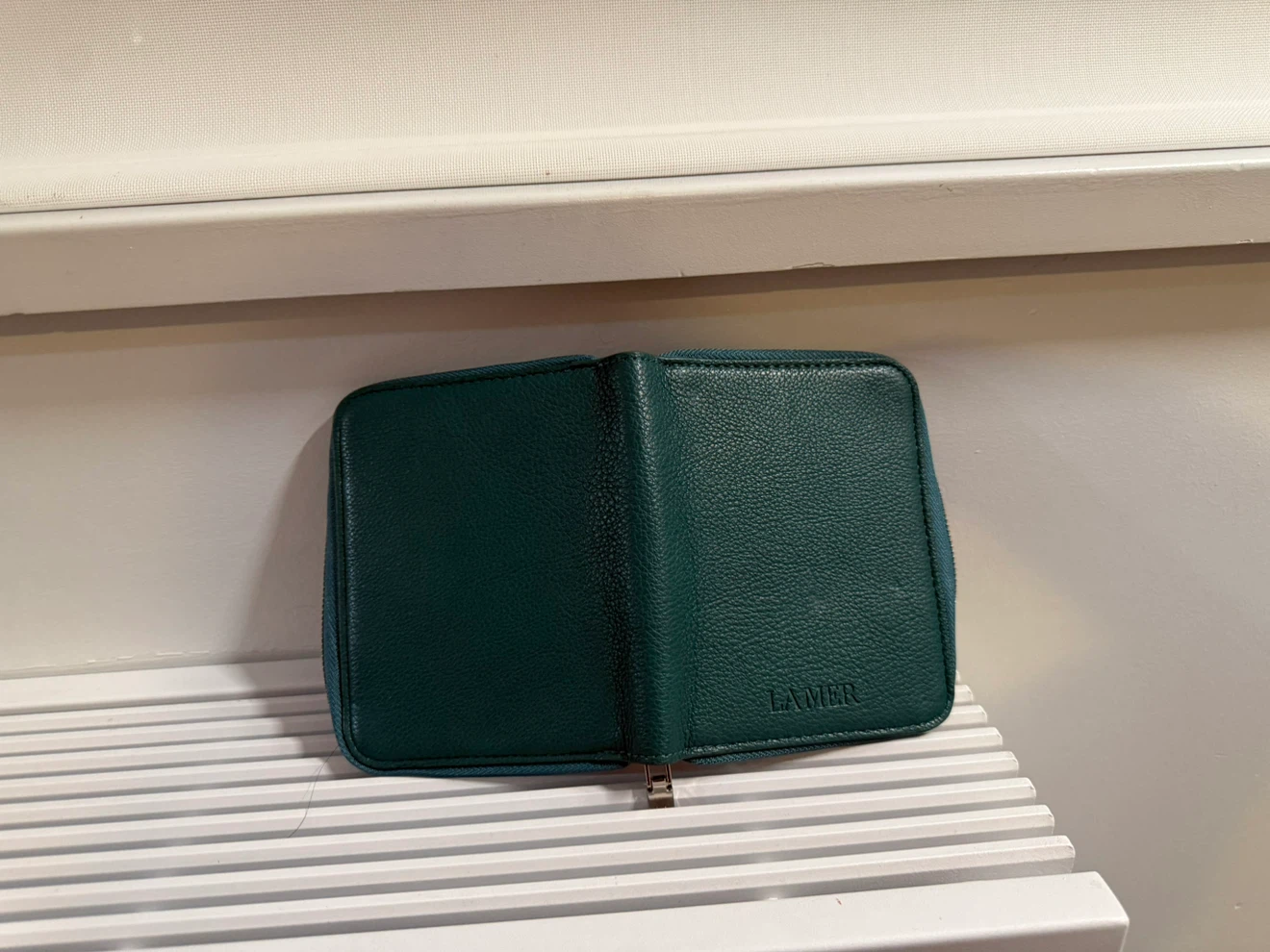 La Mer Zip Card Holder / Travel Wallet – Like New - photo 3