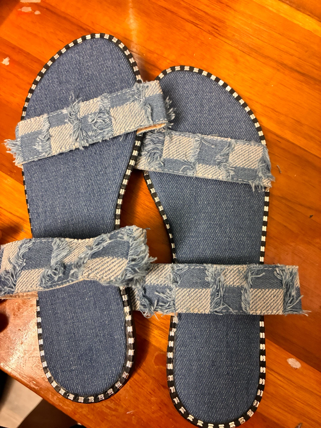 Set of Four Pairs of Stylish Women's Sandals - photo 3