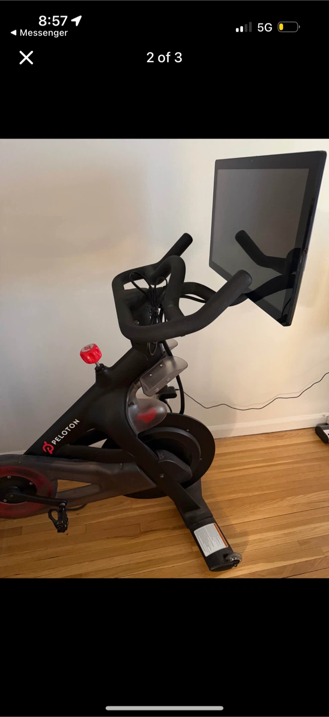 Peloton Original Exercise Bike - photo 3